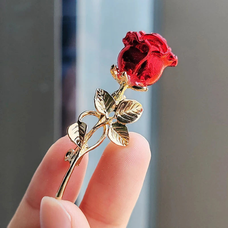 New Trend Red Rose Brooches for Women Gold Color Metal Pins Bohemian Flower Brooch for Wedding Party Cloting Accessories