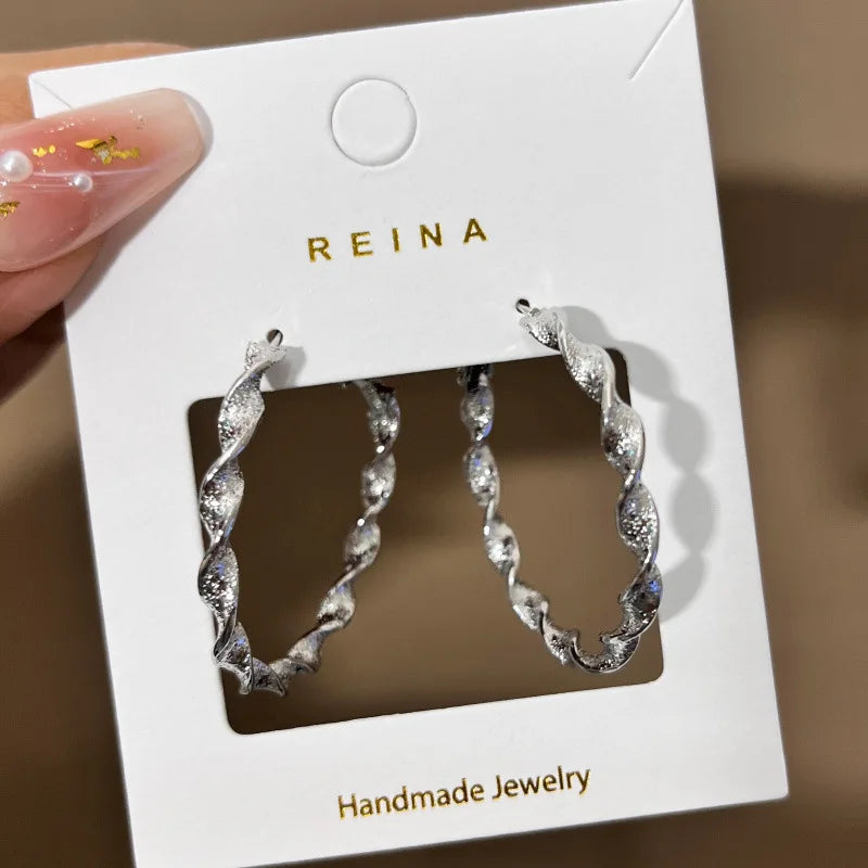 New Exaggerated Twisted Women's Hoop Earrings Gold Color Uneven Metal Loop Earrings Punk Personality Fashion Ear Jewelry