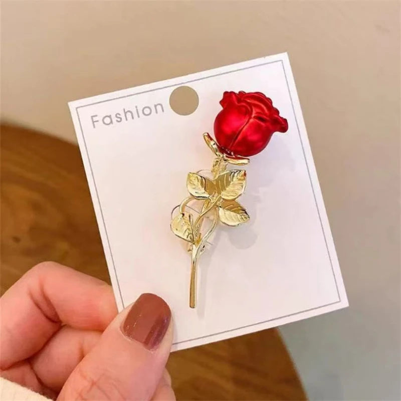 New Trend Red Rose Brooches for Women Gold Color Metal Pins Bohemian Flower Brooch for Wedding Party Cloting Accessories