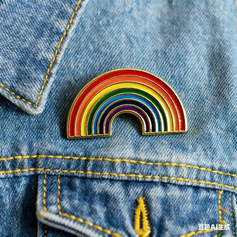 New Trendy Rainbow Brooch for Women Gold Color Metal Pin Rainbow Color Heart Women's Clothing Brooches Enamel Pins Accessories