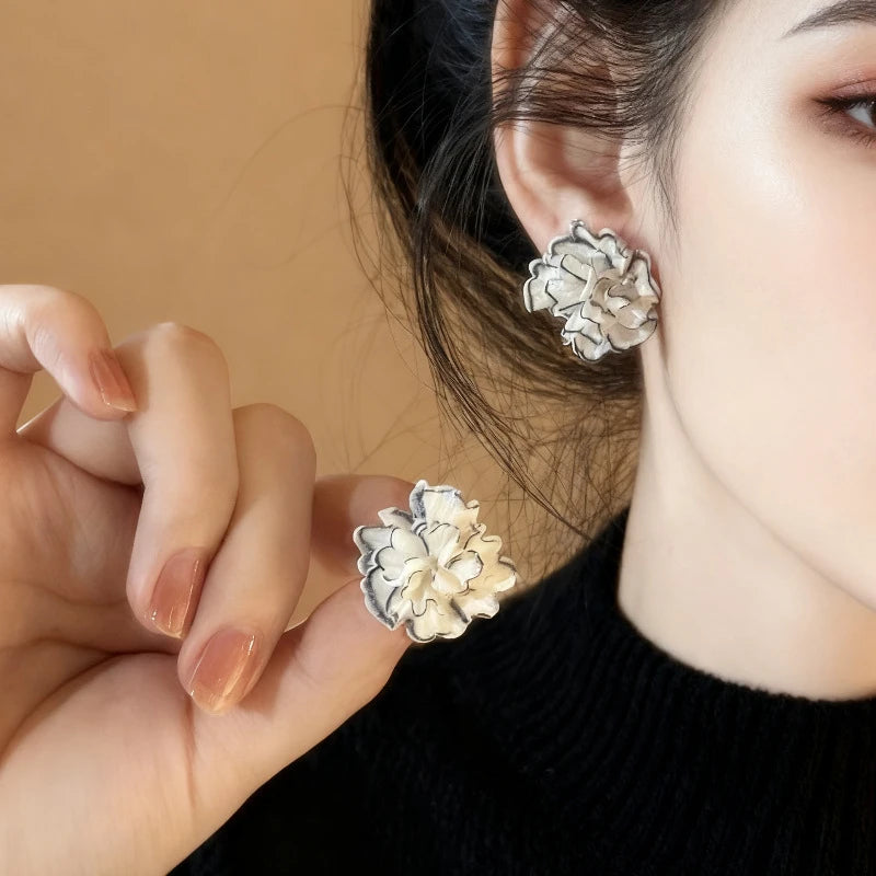 Three-dimensional Flower Stud Earrings for Women Beige Black Korean Cute Earrings Acrylic Plastic Florals Chic Women's Earrings