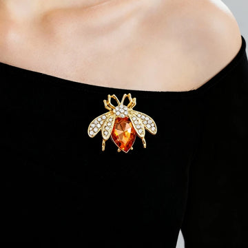Trend New Champagne Bee-shaped Women's Brooches Crystal Wings Small Brooch Anime Pins Winter Sweater Jewery New Year Gift