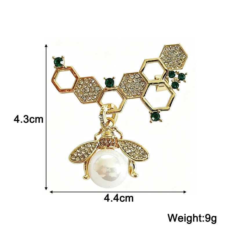 Trend New Anime Pins for Women Green Rhienstone Bee-shape Pendants Women's Clothing Brooches Luxury Wedding Jewelry for Clothes