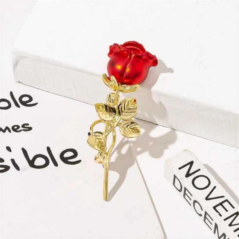 New Trend Red Rose Brooches for Women Gold Color Metal Pins Bohemian Flower Brooch for Wedding Party Cloting Accessories