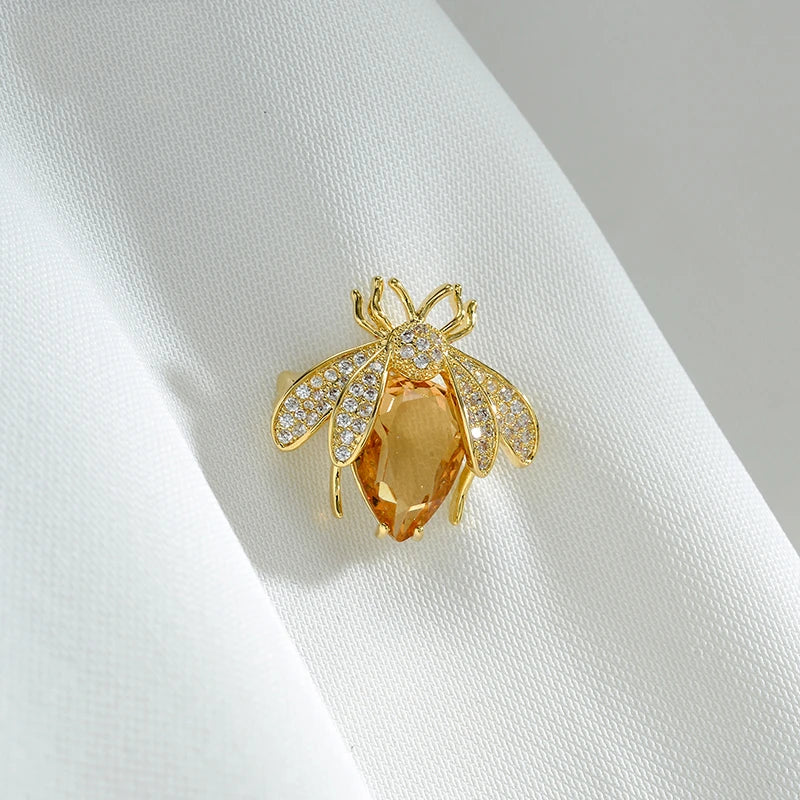 Trend New Champagne Bee-shaped Women's Brooches Crystal Wings Small Brooch Anime Pins Winter Sweater Jewery New Year Gift