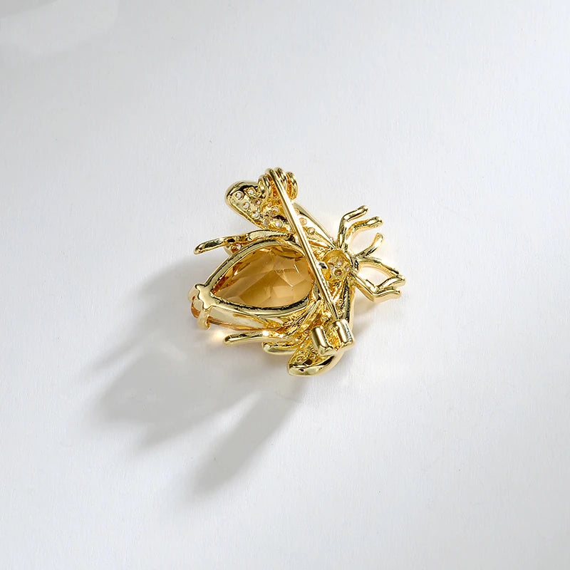 Trend New Champagne Bee-shaped Women's Brooches Crystal Wings Small Brooch Anime Pins Winter Sweater Jewery New Year Gift