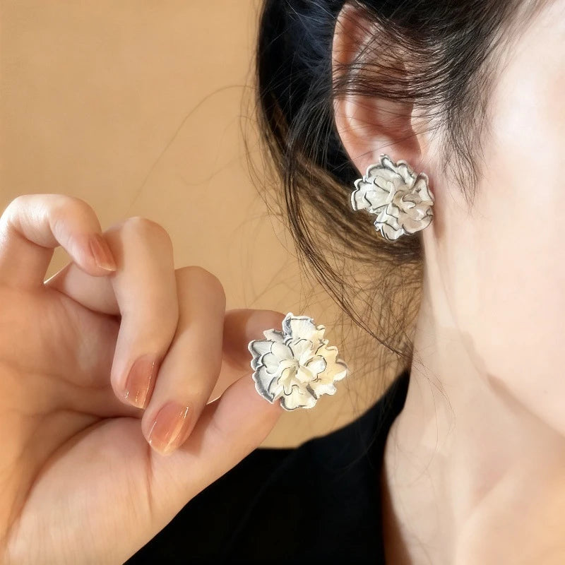 Three-dimensional Flower Stud Earrings for Women Beige Black Korean Cute Earrings Acrylic Plastic Florals Chic Women's Earrings