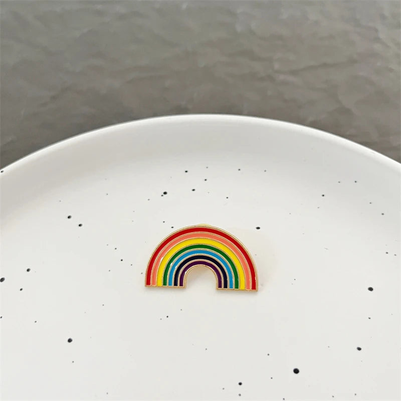New Trendy Rainbow Brooch for Women Gold Color Metal Pin Rainbow Color Heart Women's Clothing Brooches Enamel Pins Accessories