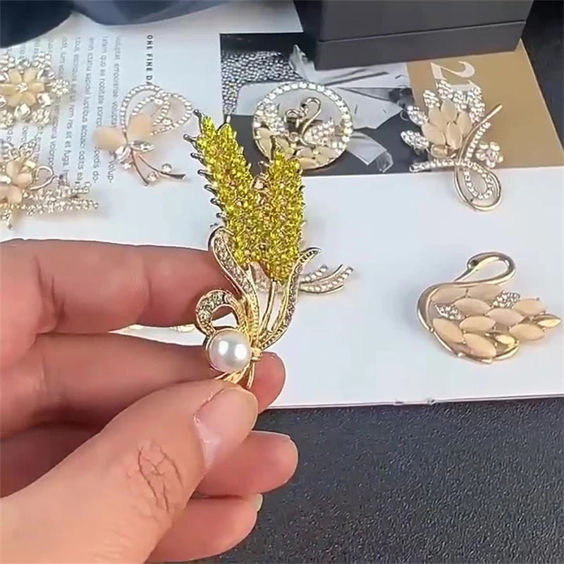 Gold Color Wheat Head Brooch for Women Imitaiton Pearl Crystal Women's Luxury Brooches Autumn Fashion Metal Pins for Clothing
