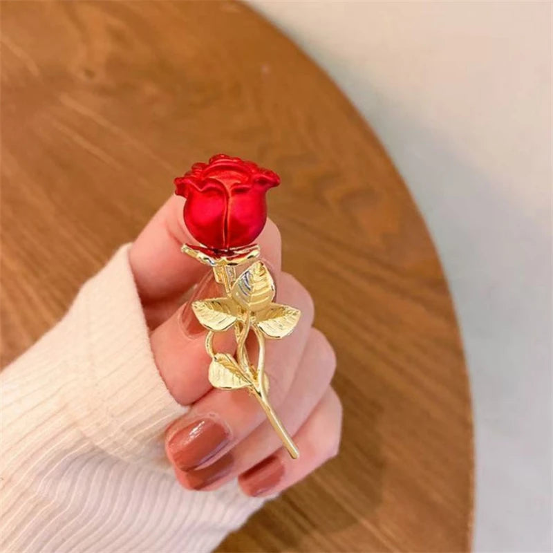 New Trend Red Rose Brooches for Women Gold Color Metal Pins Bohemian Flower Brooch for Wedding Party Cloting Accessories
